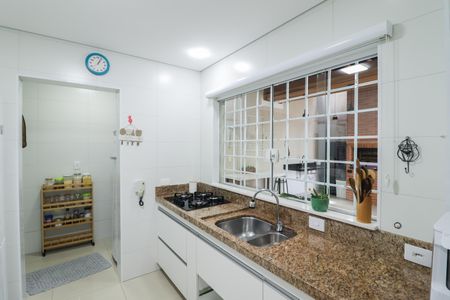 Casa à venda com 174m², 4 quartos e 5 vagas Casa à venda com 174m², 4 quartos e 5 vagasCozinha e Área de Serviço