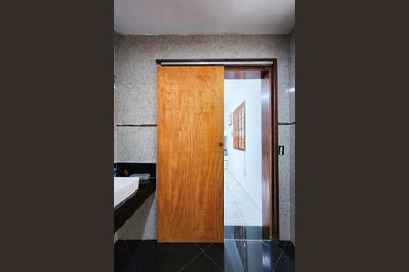 Casa de condomínio à venda com 250m², 2 quartos e 1 vaga Casa de condomínio à venda com 250m², 2 quartos e 1 vagaBanheiro da Suíte 1