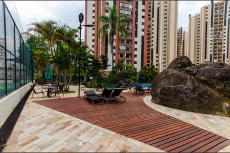 Apartamento à venda com 153m², 3 quartos e 3 vagas Apartamento à venda com 153m², 3 quartos e 3 vagasÁrea comum - Piscina