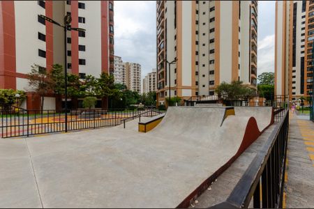 Apartamento à venda com 153m², 3 quartos e 3 vagas Apartamento à venda com 153m², 3 quartos e 3 vagasPista de skate