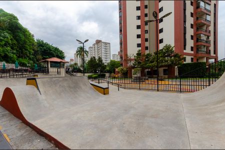 Apartamento à venda com 153m², 3 quartos e 3 vagas Apartamento à venda com 153m², 3 quartos e 3 vagasPista de skate