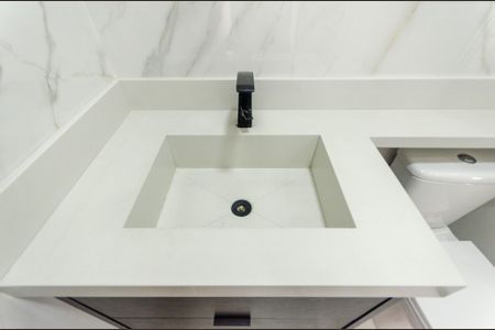 Apartamento à venda com 153m², 3 quartos e 3 vagas Apartamento à venda com 153m², 3 quartos e 3 vagasSuíte 1 - Banheiro