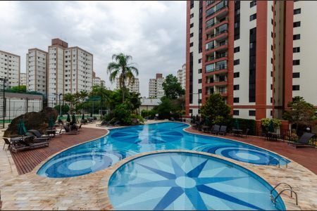 Apartamento à venda com 153m², 3 quartos e 3 vagas Apartamento à venda com 153m², 3 quartos e 3 vagasÁrea comum - Piscina