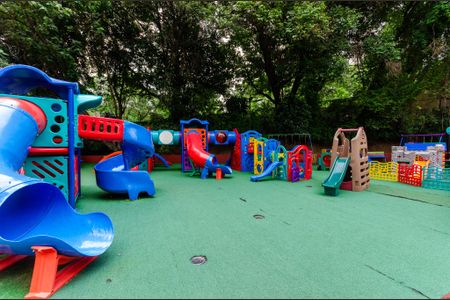 Apartamento à venda com 153m², 3 quartos e 3 vagas Apartamento à venda com 153m², 3 quartos e 3 vagasÁrea comum - Playground