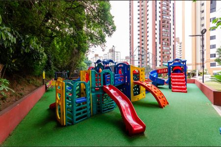 Apartamento à venda com 153m², 3 quartos e 3 vagas Apartamento à venda com 153m², 3 quartos e 3 vagasÁrea comum - Playground