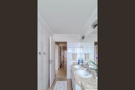 Apartamento à venda com 171m², 3 quartos e 1 vaga Apartamento à venda com 171m², 3 quartos e 1 vagaBanheiro da Suíte