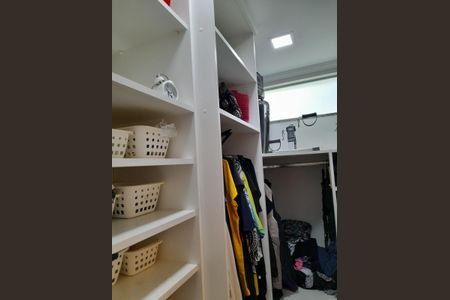 Casa à venda com 283m², 3 quartos e sem vaga Casa à venda com 283m², 3 quartos e sem vagaCloset