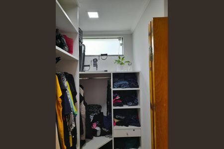 Casa à venda com 283m², 3 quartos e sem vaga Casa à venda com 283m², 3 quartos e sem vagaCloset