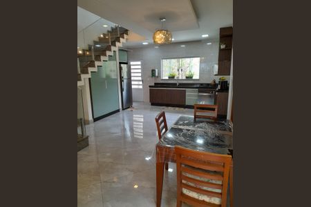 Casa à venda com 283m², 3 quartos e sem vaga Casa à venda com 283m², 3 quartos e sem vagaCozinha