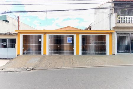 Casa para alugar com 200m², 4 quartos e 4 vagas Casa para alugar com 200m², 4 quartos e 4 vagasFachada
