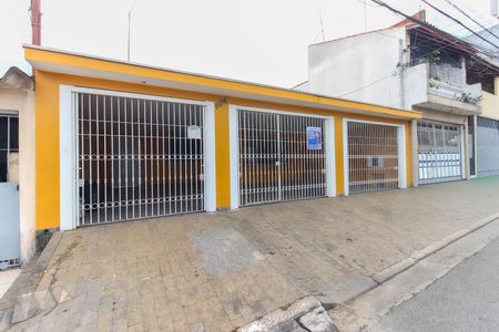 Casa para alugar com 200m², 4 quartos e 4 vagas Casa para alugar com 200m², 4 quartos e 4 vagasFachada