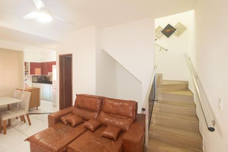 Sala de casa de condomínio para alugar com 2 quartos, 100m² em Campo Grande, Rio de Janeiro