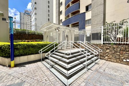 Apartamento à venda com 159m², 4 quartos e 2 vagasFachada