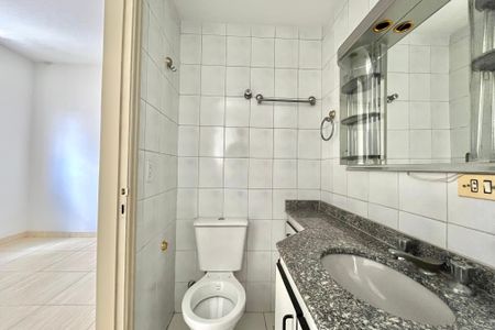 Apartamento à venda com 159m², 4 quartos e 2 vagasBanheiro da Suíte 1