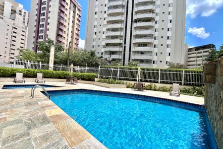 Apartamento à venda com 159m², 4 quartos e 2 vagasÁrea comum - Piscina