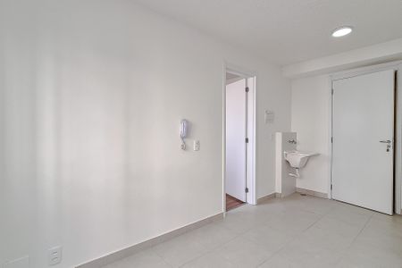 Sala de apartamento para alugar com 1 quarto, 26m² em Parque Industrial Tomas Edson, São Paulo
