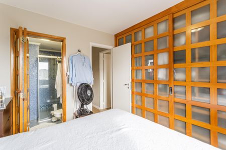 Apartamento à venda com 102m², 3 quartos e 2 vagas Apartamento à venda com 102m², 3 quartos e 2 vagasQuarto Suíte