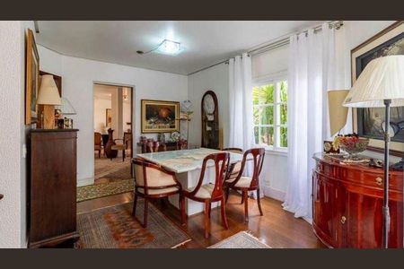 Casa à venda com 4 quartos, 373m² em Jardim Leonor, São Paulo