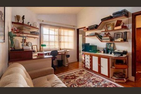 Casa à venda com 4 quartos, 373m² em Jardim Leonor, São Paulo