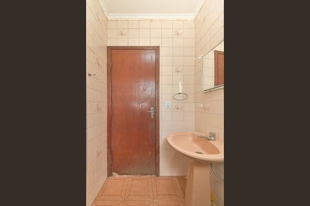 Casa para alugar com 60m², 2 quartos e 2 vagas Casa para alugar com 60m², 2 quartos e 2 vagasBanheiro da Suíte