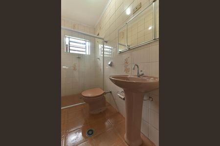 Casa para alugar com 60m², 2 quartos e 2 vagas Casa para alugar com 60m², 2 quartos e 2 vagasBanheiro Social