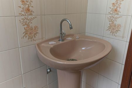 Casa para alugar com 60m², 2 quartos e 2 vagas Casa para alugar com 60m², 2 quartos e 2 vagasBanheiro Social