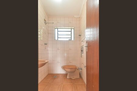 Casa para alugar com 60m², 2 quartos e 2 vagas Casa para alugar com 60m², 2 quartos e 2 vagasBanheiro da Suíte