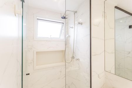 Apartamento à venda com 176m², 3 quartos e 4 vagasBanheiro da Suíte 1