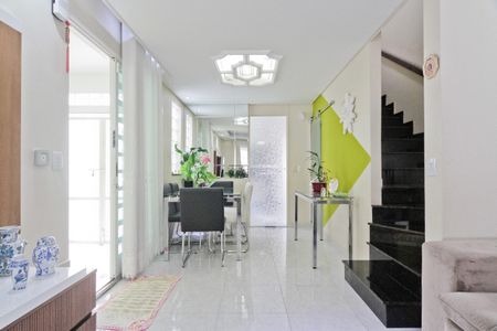Sala de casa para alugar com 2 quartos, 150m² em Conjunto Residencial Vista Verde, São Paulo