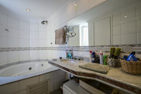 Apartamento à venda com 300m², 4 quartos e 4 vagasBanheiro Suíte 1