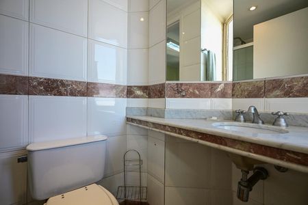 Apartamento à venda com 300m², 4 quartos e 4 vagasBanheiro da Suíte 3