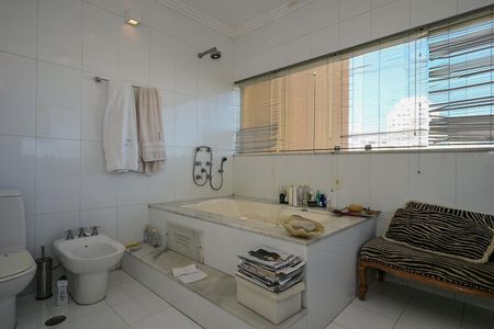 Apartamento à venda com 300m², 4 quartos e 4 vagasCobertura