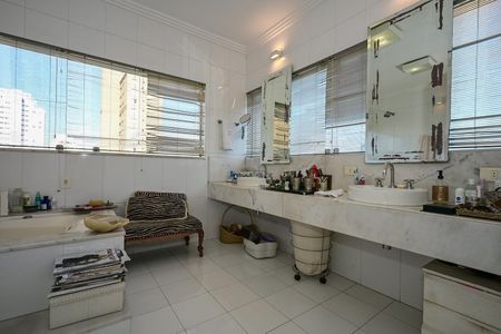 Apartamento à venda com 300m², 4 quartos e 4 vagasCobertura