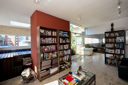 Apartamento à venda com 300m², 4 quartos e 4 vagasCobertura