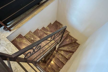 Apartamento à venda com 300m², 4 quartos e 4 vagasEscada
