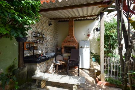 Casa à venda com 210m², 7 quartos e 4 vagas Casa à venda com 210m², 7 quartos e 4 vagasÁrea Externa