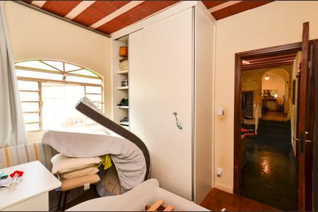 Casa à venda com 210m², 7 quartos e 4 vagas Casa à venda com 210m², 7 quartos e 4 vagasQuarto 3 Casa 2