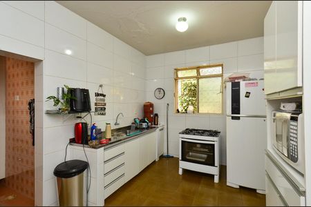 Casa à venda com 210m², 7 quartos e 4 vagas Casa à venda com 210m², 7 quartos e 4 vagasCozinha Casa 2