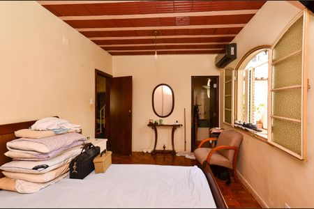 Casa à venda com 210m², 7 quartos e 4 vagas Casa à venda com 210m², 7 quartos e 4 vagasSuíte Casa 2