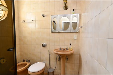 Casa à venda com 210m², 7 quartos e 4 vagas Casa à venda com 210m², 7 quartos e 4 vagasBanheiro Suíte Casa 2