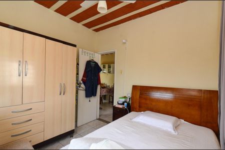 Casa à venda com 210m², 7 quartos e 4 vagas Casa à venda com 210m², 7 quartos e 4 vagasQuarto 1 Casa 1