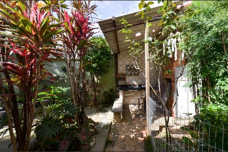 Casa à venda com 210m², 7 quartos e 4 vagas Casa à venda com 210m², 7 quartos e 4 vagasÁrea Externa