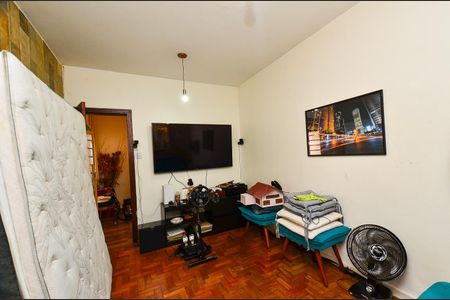 Casa à venda com 210m², 7 quartos e 4 vagas Casa à venda com 210m², 7 quartos e 4 vagasQuarto 1 Casa 2