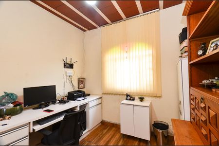 Casa à venda com 210m², 7 quartos e 4 vagas Casa à venda com 210m², 7 quartos e 4 vagasQuarto 2 Casa 2