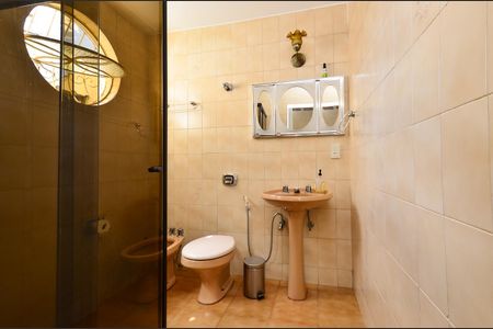 Casa à venda com 210m², 7 quartos e 4 vagas Casa à venda com 210m², 7 quartos e 4 vagasBanheiro Suíte Casa 2