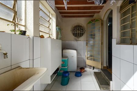 Casa à venda com 210m², 7 quartos e 4 vagas Casa à venda com 210m², 7 quartos e 4 vagasÁrea de Serviço