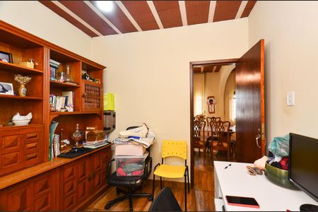 Casa à venda com 210m², 7 quartos e 4 vagas Casa à venda com 210m², 7 quartos e 4 vagasQuarto 2 Casa 2