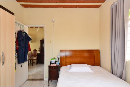 Casa à venda com 210m², 7 quartos e 4 vagas Casa à venda com 210m², 7 quartos e 4 vagasQuarto 1 Casa 1