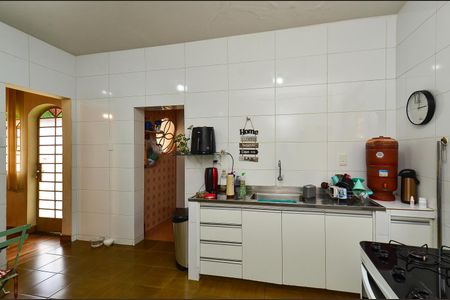 Casa à venda com 210m², 7 quartos e 4 vagas Casa à venda com 210m², 7 quartos e 4 vagasCozinha Casa 2