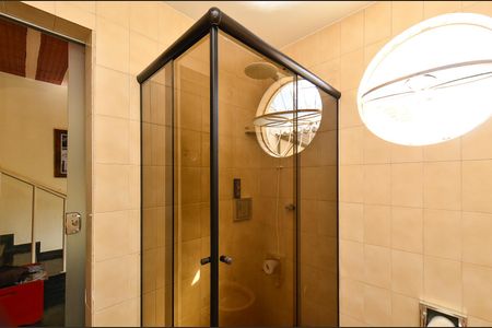 Casa à venda com 210m², 7 quartos e 4 vagas Casa à venda com 210m², 7 quartos e 4 vagasBanheiro Suíte Casa 2